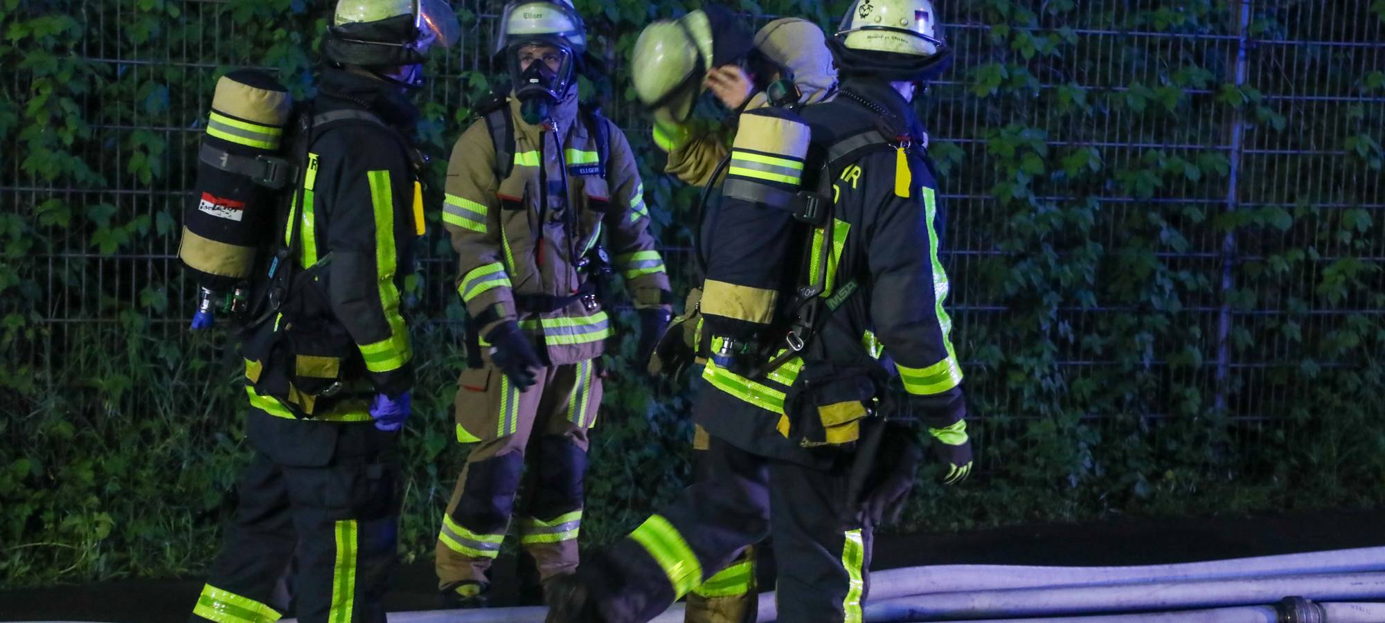Entwarnung nach Großbrand im Krefelder Hafen