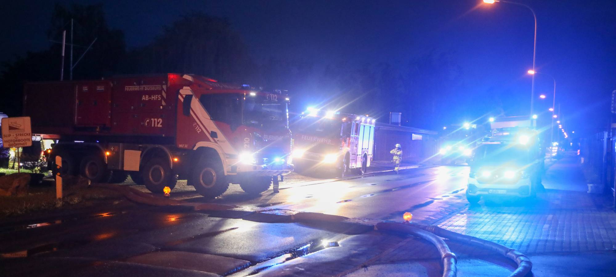 Entwarnung nach Großbrand im Krefelder Hafen