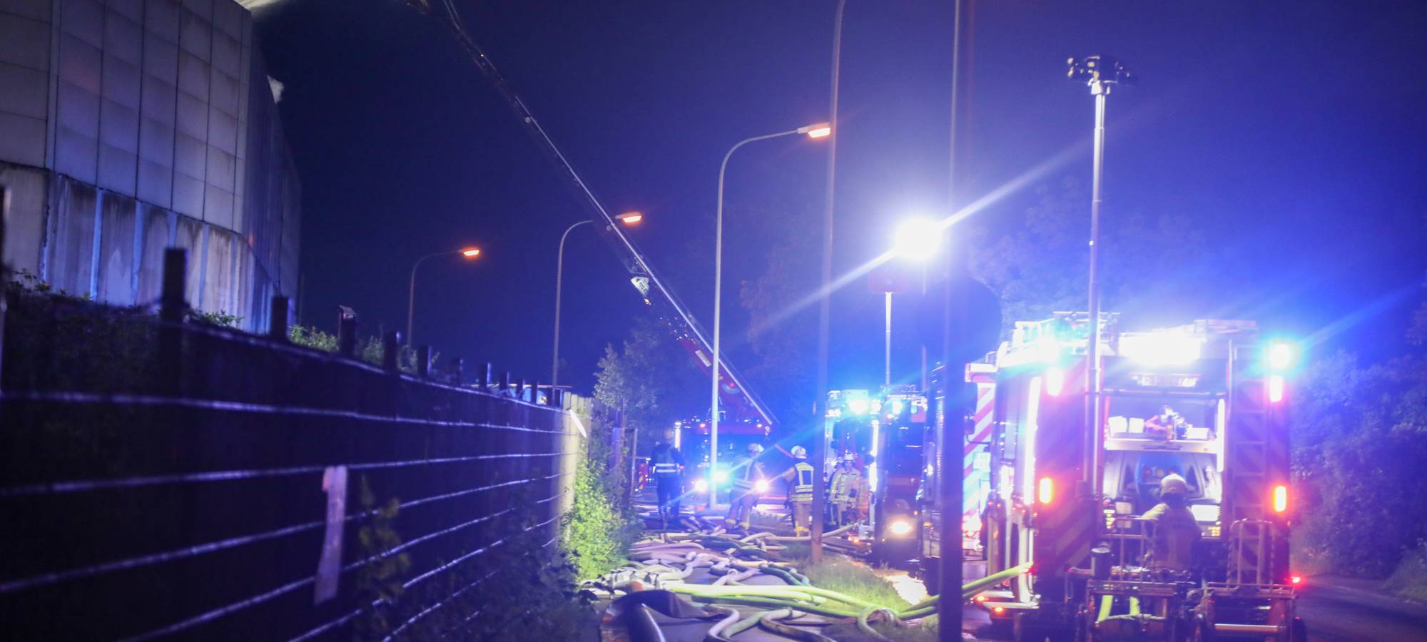 Entwarnung nach Großbrand im Krefelder Hafen