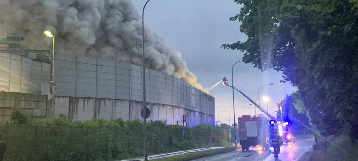 Entwarnung nach Großbrand im Krefelder Hafen