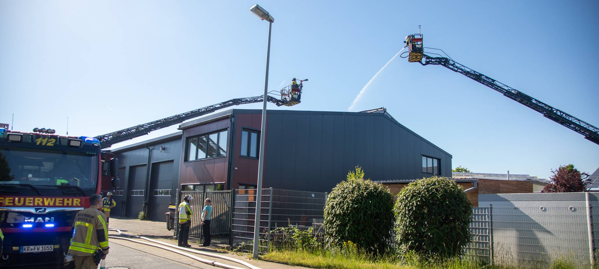Möglicher Brand in Gewerbegebiet in Uerdingen