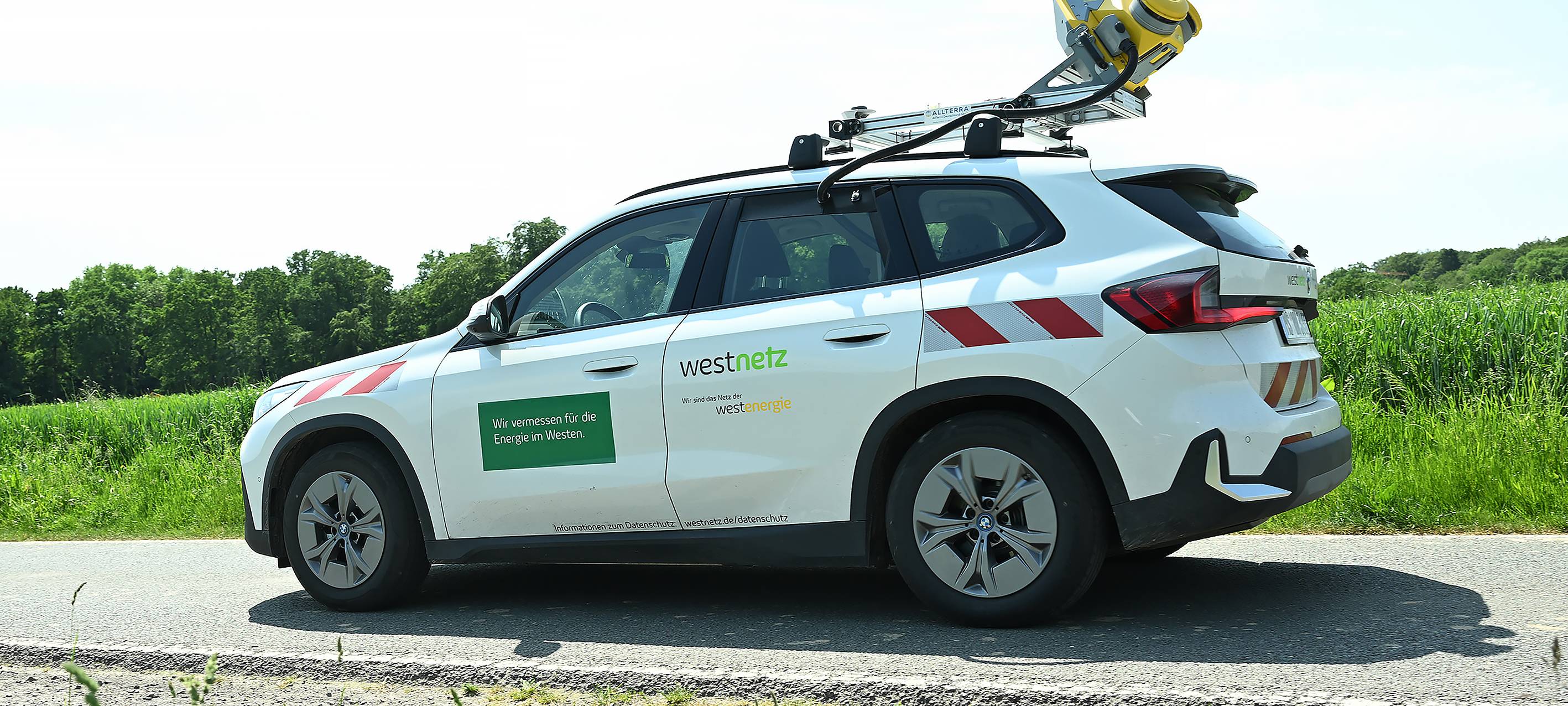 Besonderes Auto fährt durch Schwalmtal und Brüggen