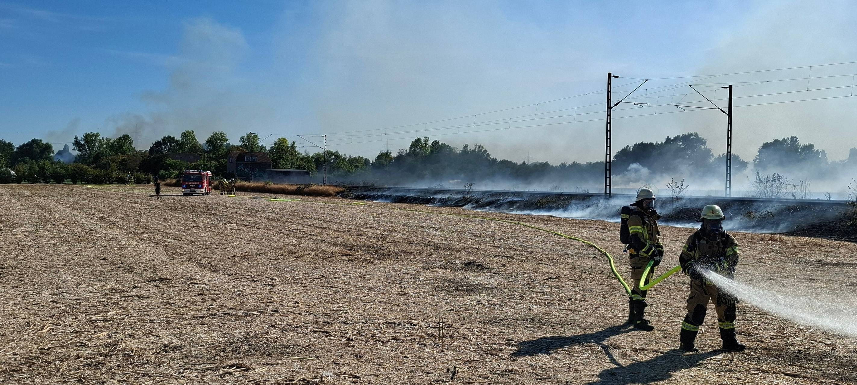 Großbrand Bahnstrecke in Krefeld-Oppum
