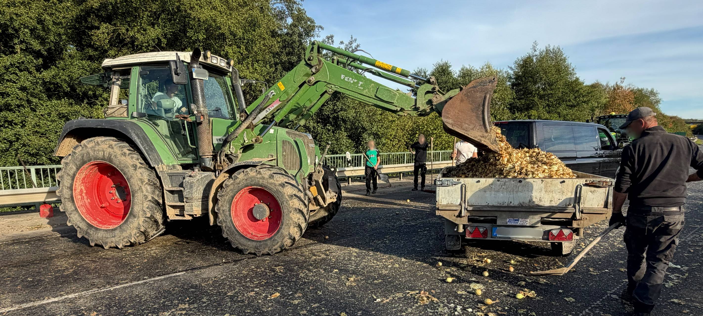Zwiebel-Unfall auf der B221 in Niederkrüchten