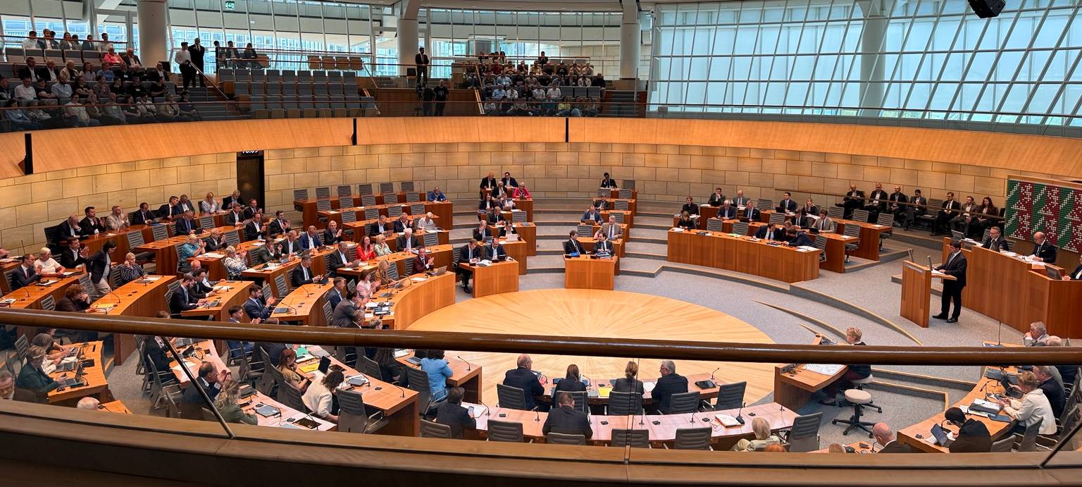 Demokratie hautnah: Unsere Volos zu Gast im Landtag NRW