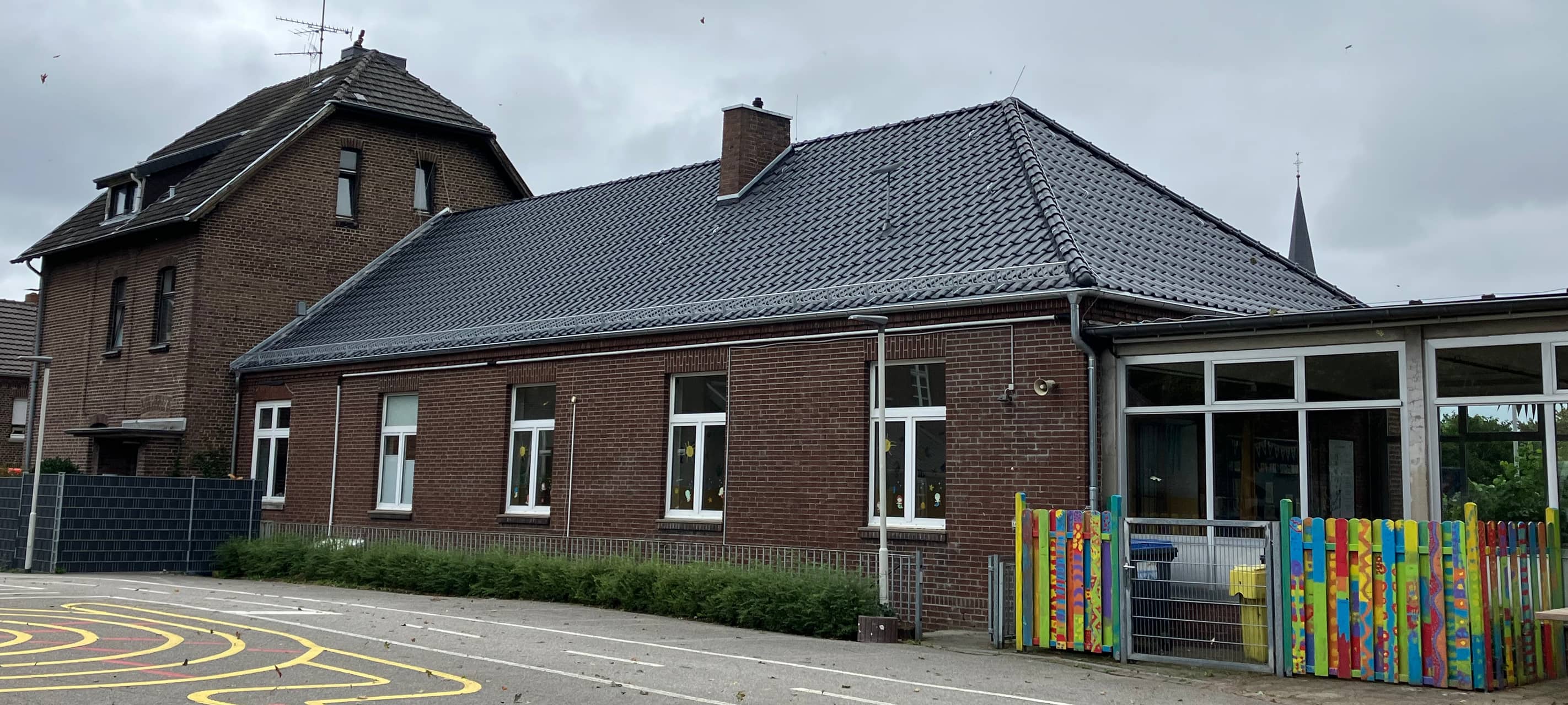 Neue Dächer für Schulen in Leuth und Breyell