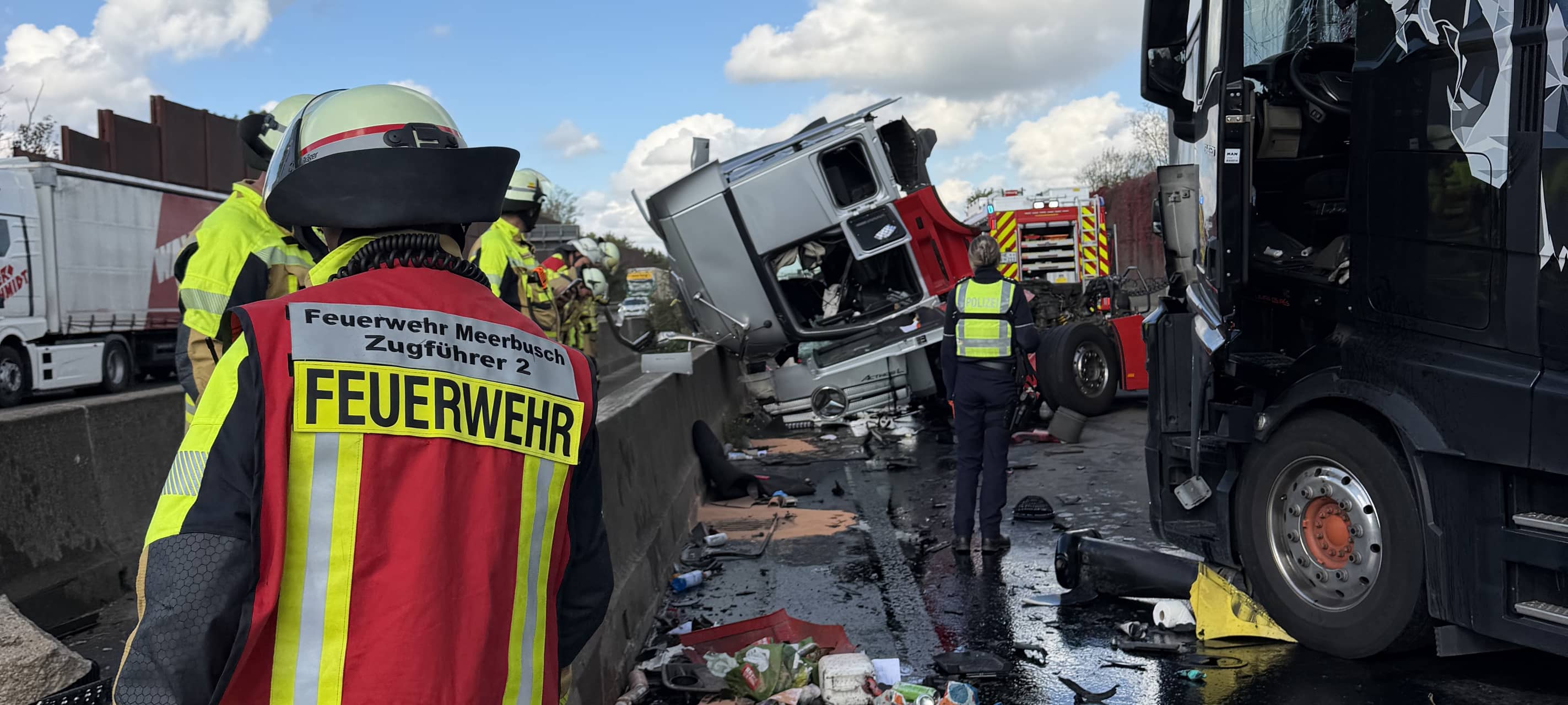 Lkw-Unfall auf A57: Brücke blieb unbeschädigt
