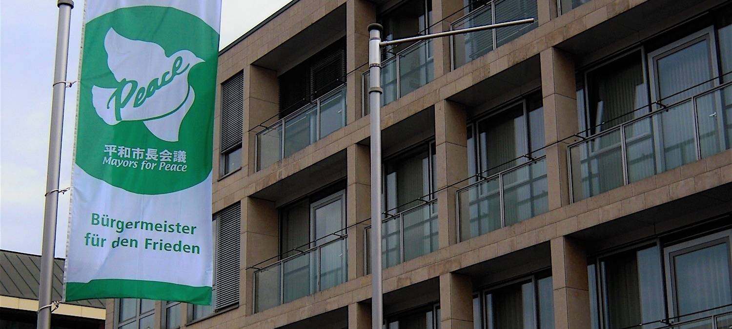 Aktionstag "Bürgermeister für den Frieden": Flaggen werden gehisst