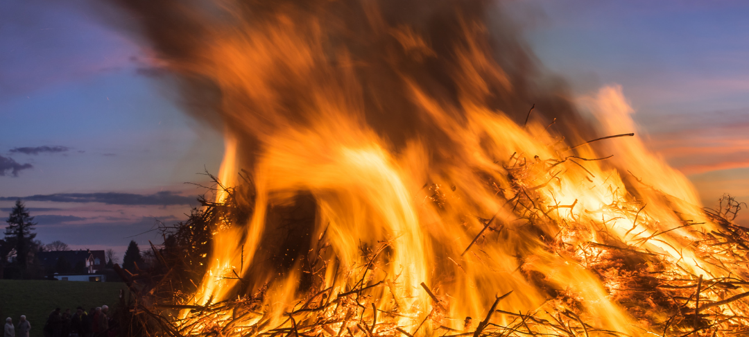 Osterfeuer am Niederrhein
