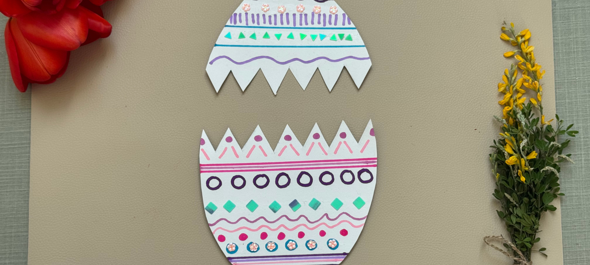 4. einen Kreis aus gelbem Bastelkarton für den Küken-Kopf schneiden