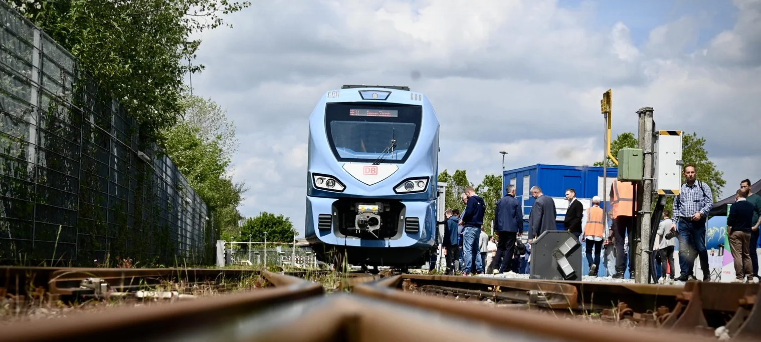 VRR präsentiert neue Batteriezüge
