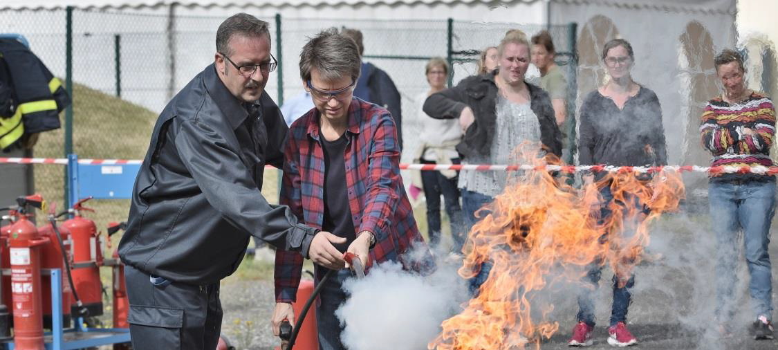 15. Juni - Feuerlöschen auf dem Uerdinger Marktplatz